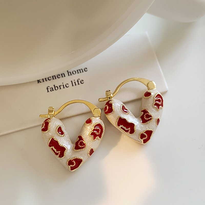 Red striped heart-shaped earrings with feminine temperament, 2024 new popular and niche earrings, light luxury and high-end earrings