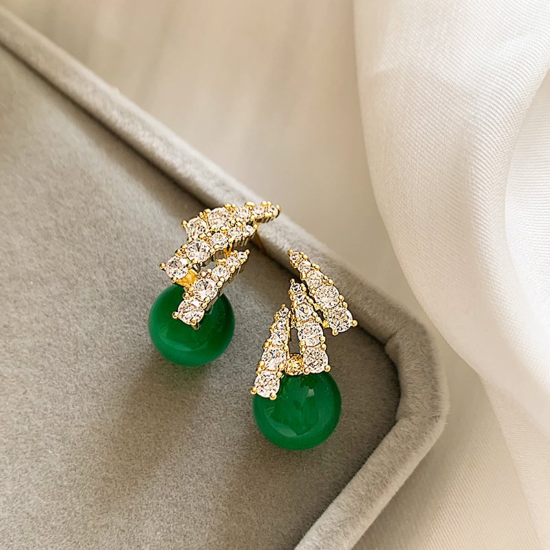 Retro emerald earrings for women 2024 new explosive style unique temperament earrings light luxury high-end feeling earrings