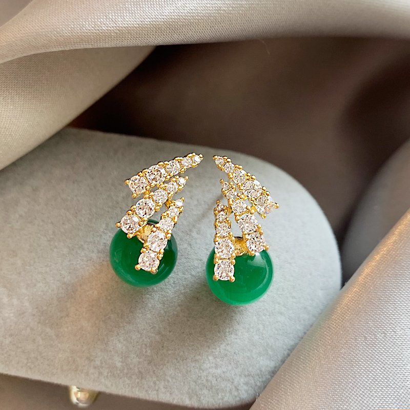 Retro emerald earrings for women 2024 new explosive style unique temperament earrings light luxury high-end feeling earrings