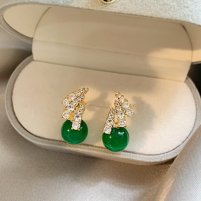 Retro emerald earrings for women 2024 new explosive style unique temperament earrings light luxury high-end feeling earrings