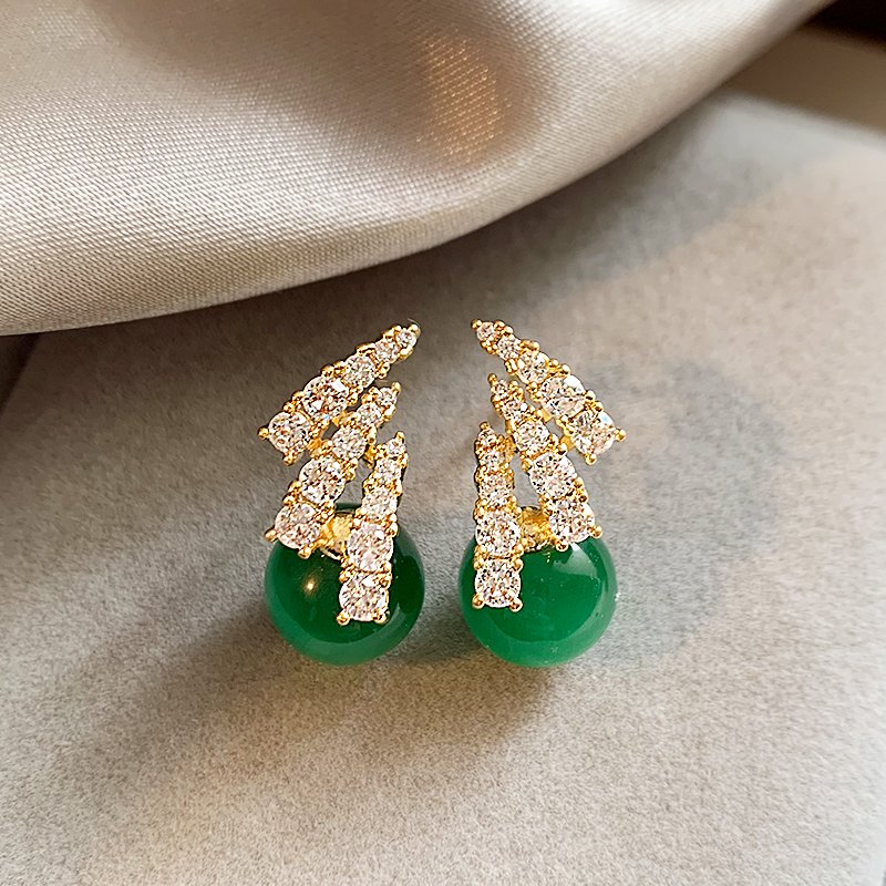 Retro emerald earrings for women 2024 new explosive style unique temperament earrings light luxury high-end feeling earrings