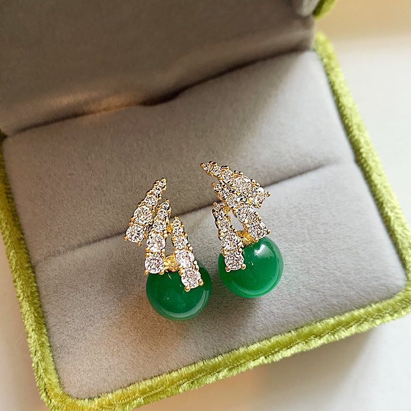 Retro emerald earrings for women 2024 new explosive style unique temperament earrings light luxury high-end feeling earrings