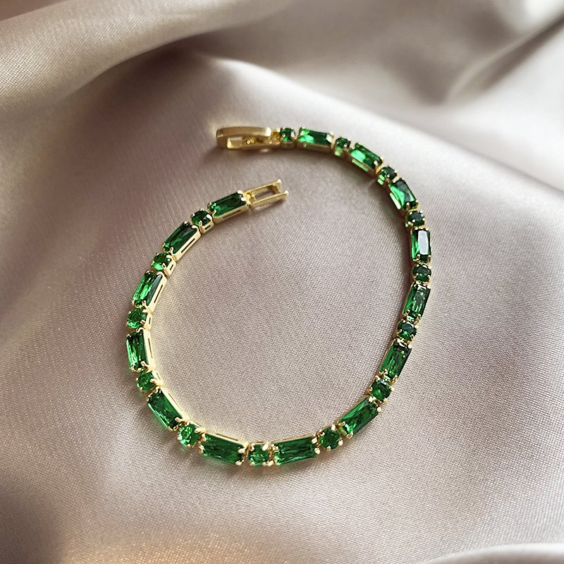 Retro emerald zircon bracelet for women, 2024 new hot item, high-end feel bracelet, light luxury, niche exquisite jewelry