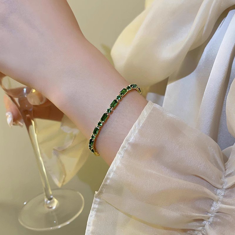 Retro emerald zircon bracelet for women, 2024 new hot item, high-end feel bracelet, light luxury, niche exquisite jewelry