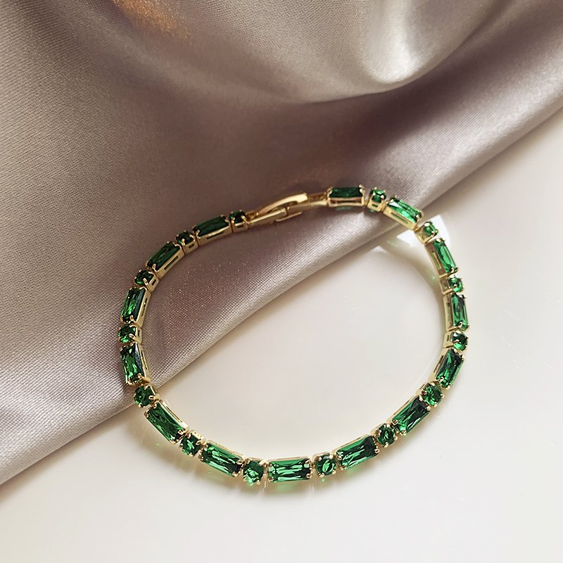 Retro emerald zircon bracelet for women, 2024 new hot item, high-end feel bracelet, light luxury, niche exquisite jewelry