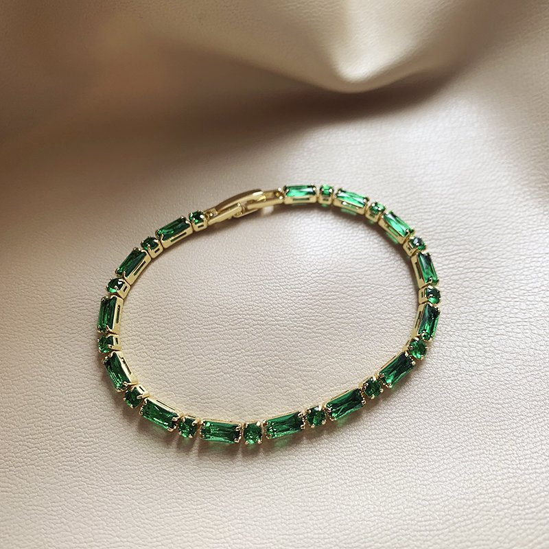 Retro emerald zircon bracelet for women, 2024 new hot item, high-end feel bracelet, light luxury, niche exquisite jewelry