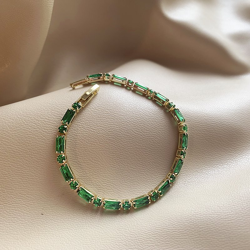 Retro emerald zircon bracelet for women, 2024 new hot item, high-end feel bracelet, light luxury, niche exquisite jewelry