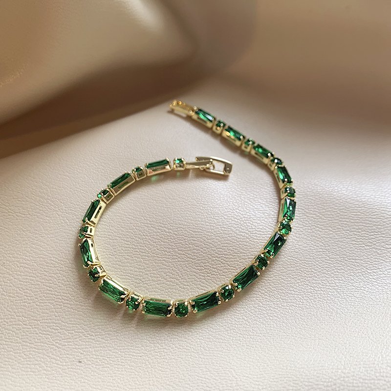 Retro emerald zircon bracelet for women, 2024 new hot item, high-end feel bracelet, light luxury, niche exquisite jewelry