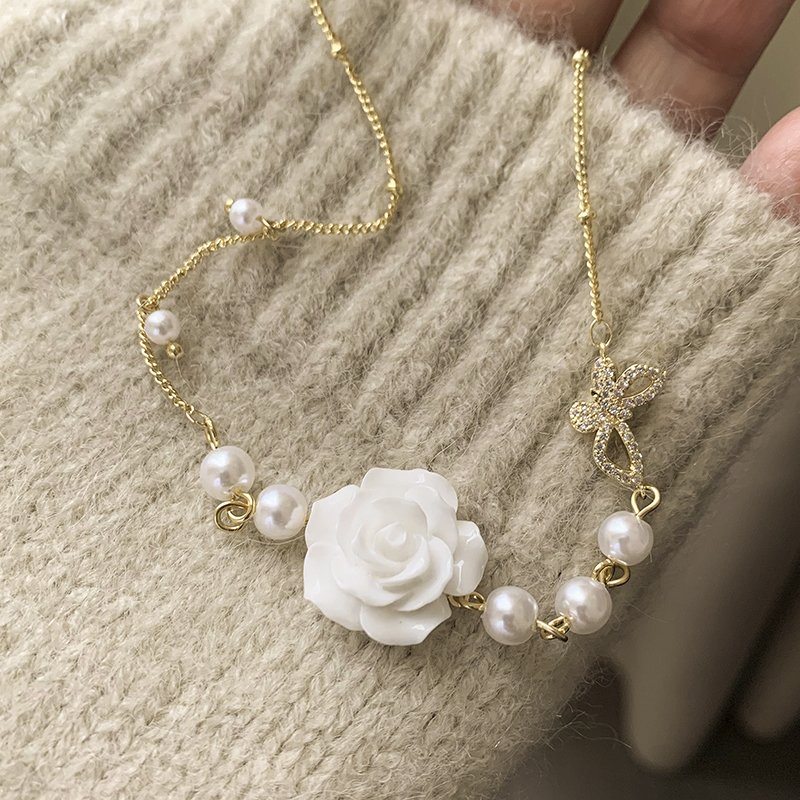 Rose pearl necklace for women, light luxury, niche design, high-end feeling, collarbone chain, 2024 new popular item