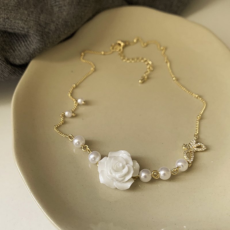 Rose pearl necklace for women, light luxury, niche design, high-end feeling, collarbone chain, 2024 new popular item