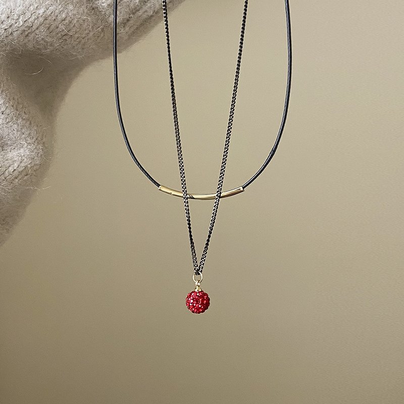 Round pendant necklace, women's light luxury, high-end, niche design, sweater chain, double-layer layered, unique necklace