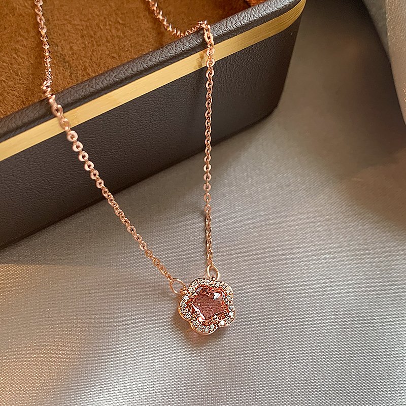 Sakura pendant necklace, women's light luxury high-end feeling, collarbone chain, 2024 new popular necklace, niche accessory