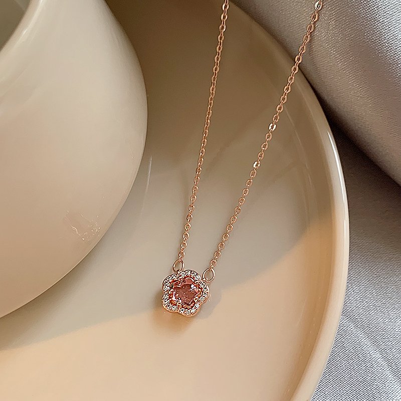 Sakura pendant necklace, women's light luxury high-end feeling, collarbone chain, 2024 new popular necklace, niche accessory