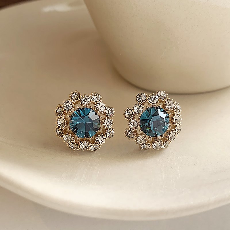 Sapphire retro earrings for women, 925 sterling silver stud post, light luxury earrings, 2024 new popular item, high-end and elegant earrings