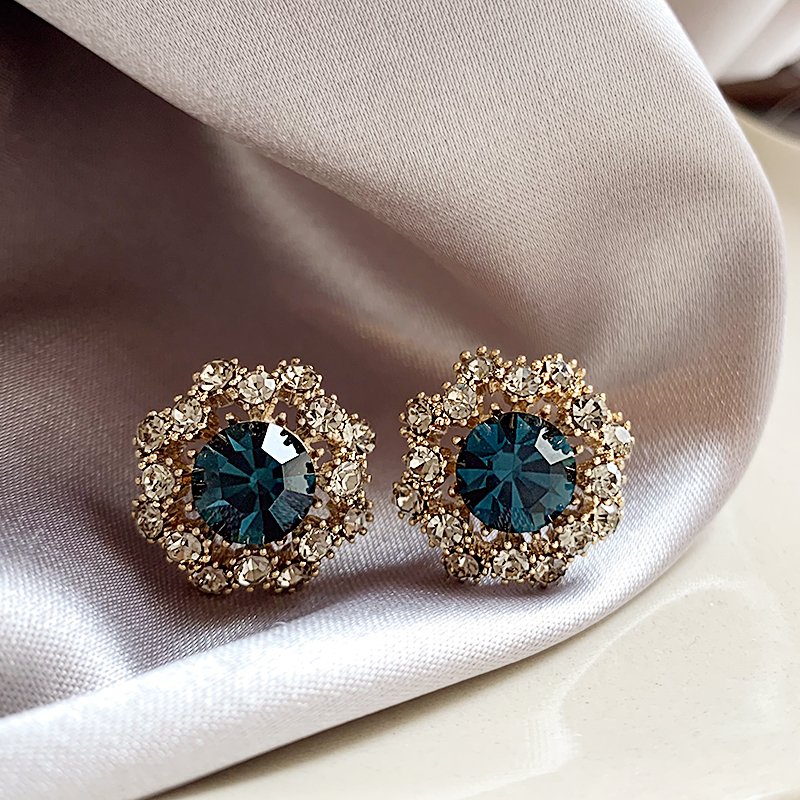 Sapphire retro earrings for women, 925 sterling silver stud post, light luxury earrings, 2024 new popular item, high-end and elegant earrings