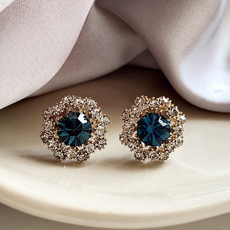 Sapphire retro earrings for women, 925 sterling silver stud post, light luxury earrings, 2024 new popular item, high-end and elegant earrings