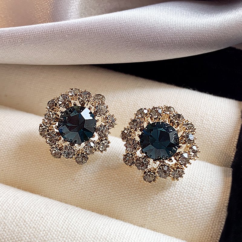 Sapphire retro earrings for women, 925 sterling silver stud post, light luxury earrings, 2024 new popular item, high-end and elegant earrings