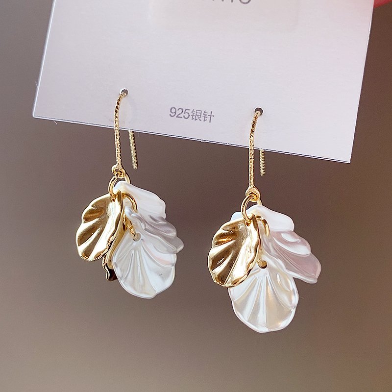 Shell flower unique earrings 2024 new hot item light luxury high-end temperament earrings female niche design earrings