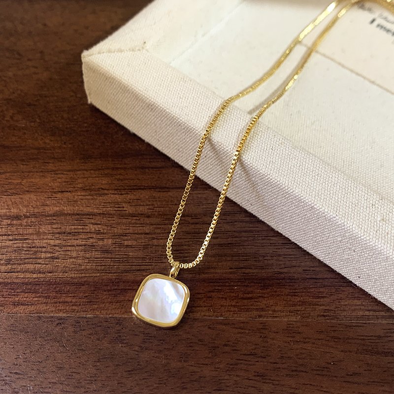 Shell geometric necklace for women, light luxury, niche, high-end, collarbone chain, 2024 new popular style, temperament necklace