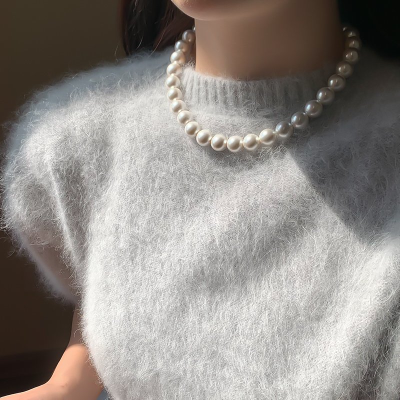 Shi Jia pearl necklace with feminine temperament, collarbone chain, light luxury, niche high-end feeling, 2024 new popular item