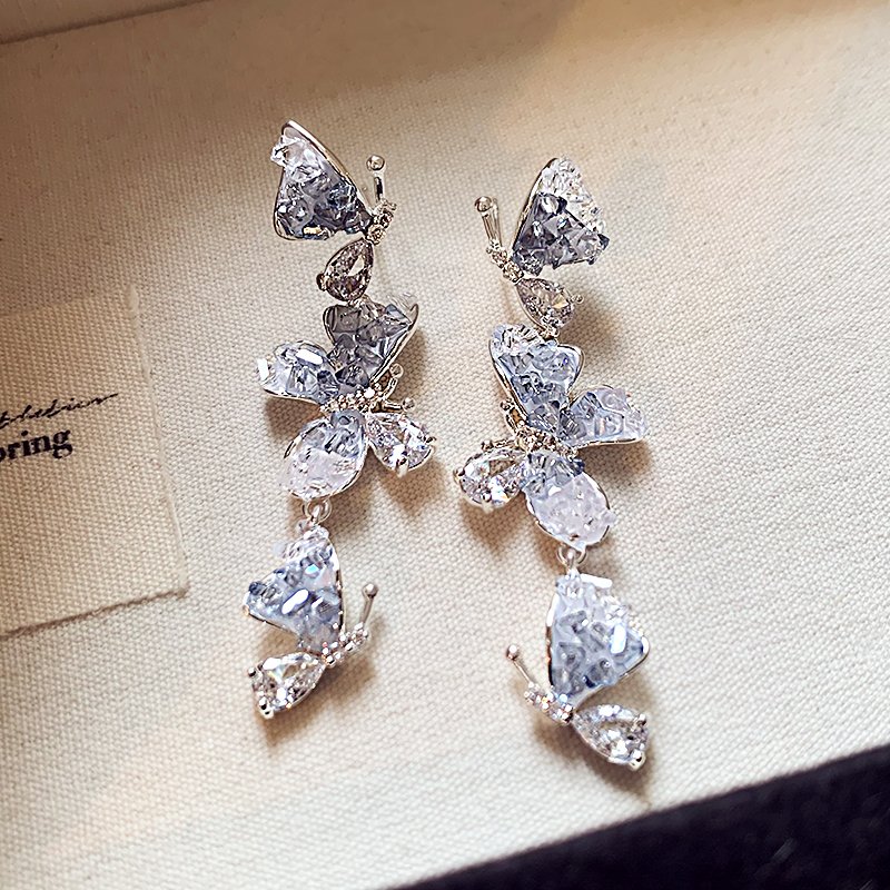 Silver winged butterfly crystal earrings 2024 new popular high-end earrings for women in summer, niche and unique earrings