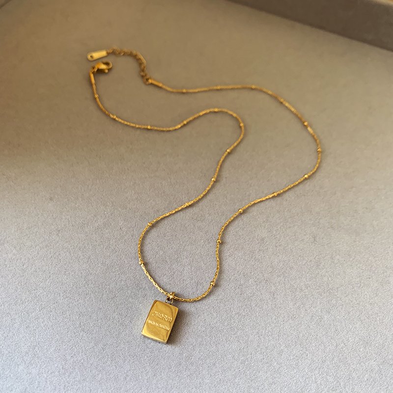 Small gold brick titanium steel necklace for women, light luxury, high-end temperament, collarbone chain, 2024 new popular necklace