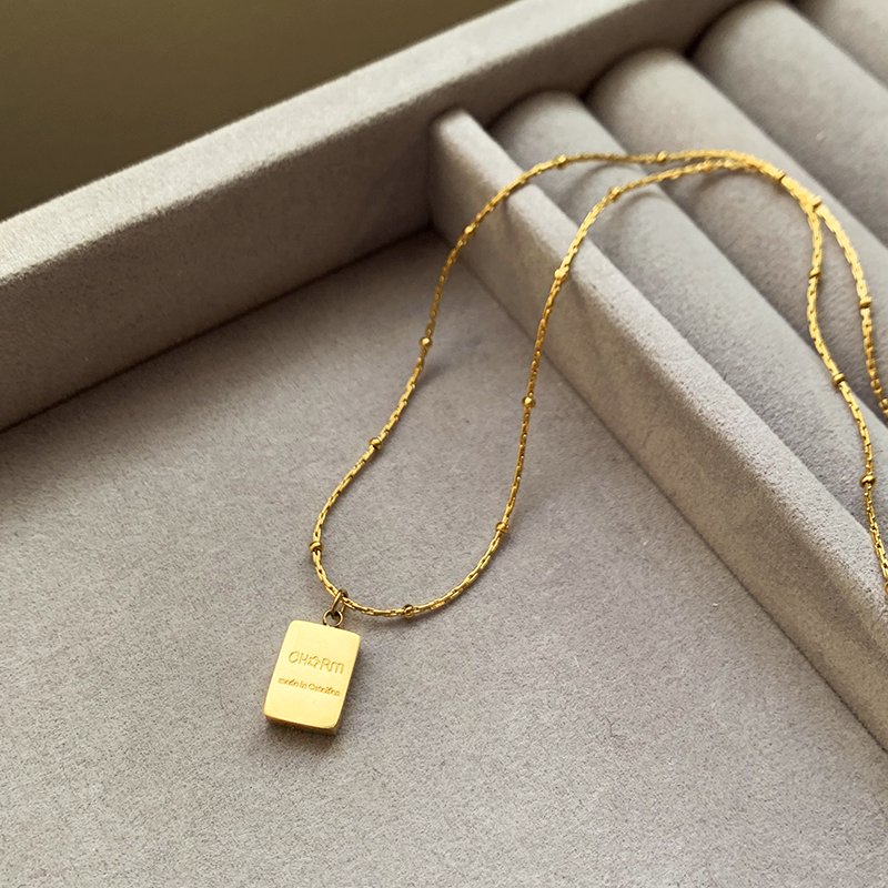 Small gold brick titanium steel necklace for women, light luxury, high-end temperament, collarbone chain, 2024 new popular necklace