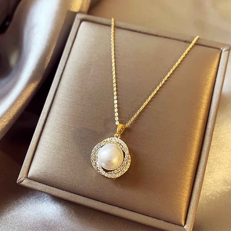 Spiral pearl necklace for women, light luxury, niche, high-end temperament, collarbone chain, 2024 new popular necklace