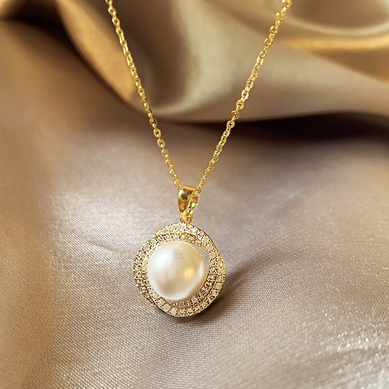 Spiral pearl necklace for women, light luxury, niche, high-end temperament, collarbone chain, 2024 new popular necklace