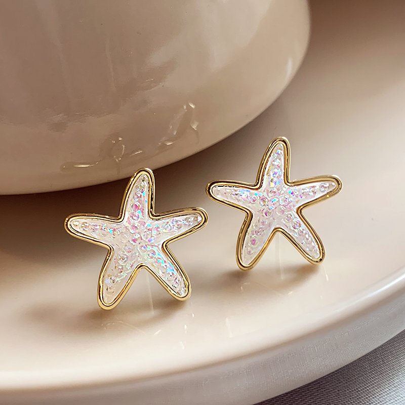 Star earrings, women's light luxury high-end earrings, 2024 new popular item, niche unique design earrings