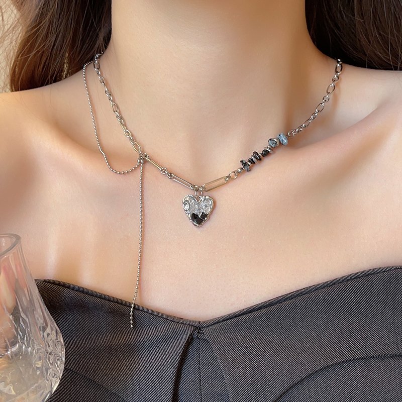 Sweet and Cool Love Zircon Necklace for Women 2024 New Popular Item Clavicle Chain Light Luxury Niche Neck Chain Accessories High End