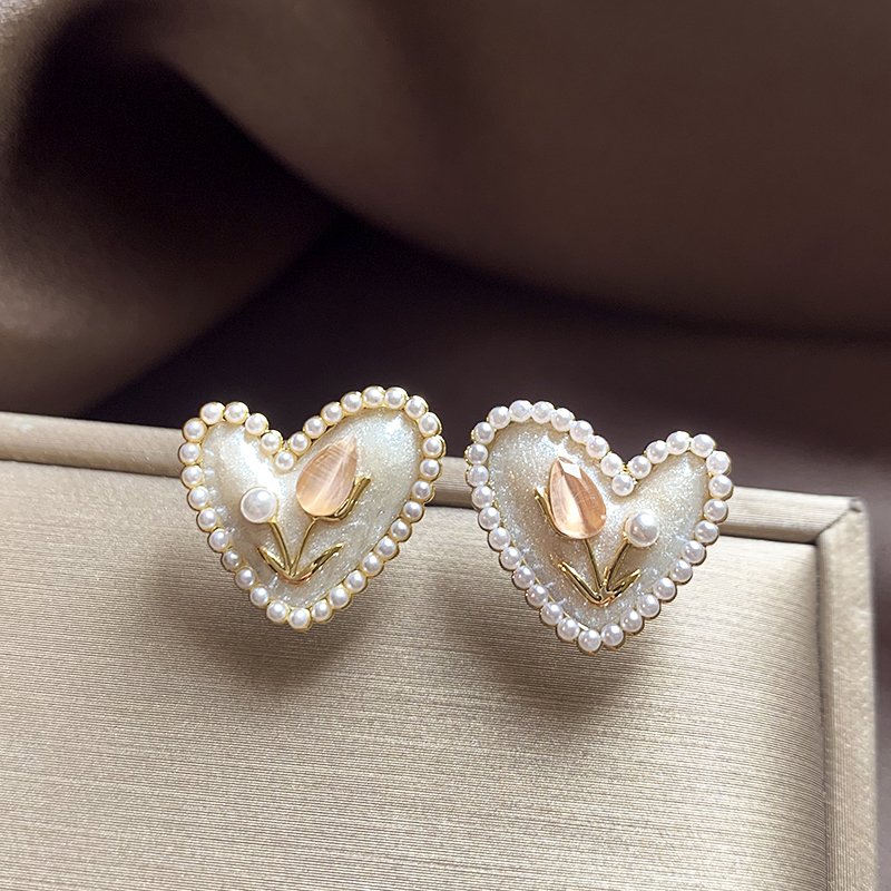 Tulip Love Pearl Earrings for Women 2024 New Explosive Style Earrings with Light Luxury, High Grade, and Niche Earrings