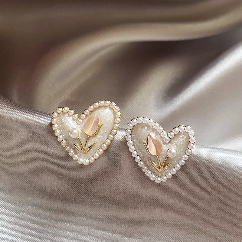 Tulip Love Pearl Earrings for Women 2024 New Explosive Style Earrings with Light Luxury, High Grade, and Niche Earrings