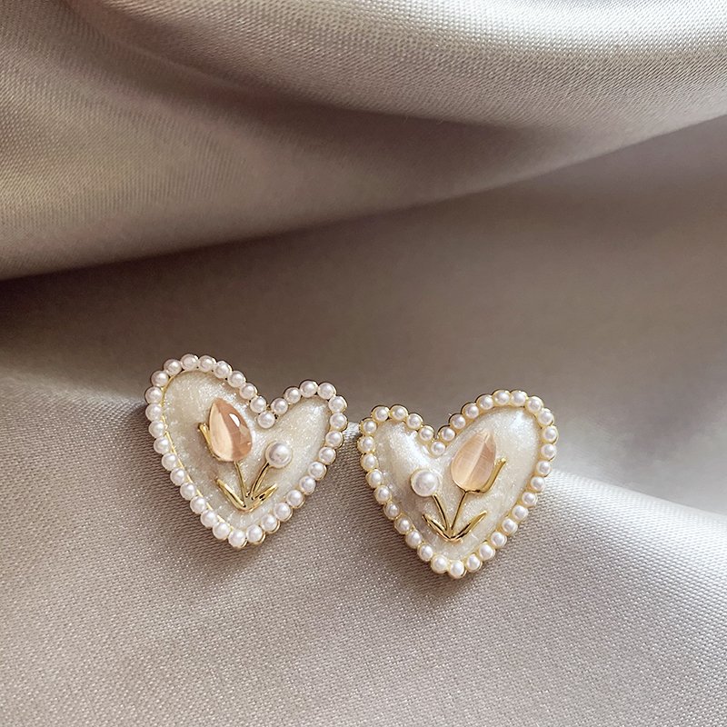 Tulip Love Pearl Earrings for Women 2024 New Explosive Style Earrings with Light Luxury, High Grade, and Niche Earrings