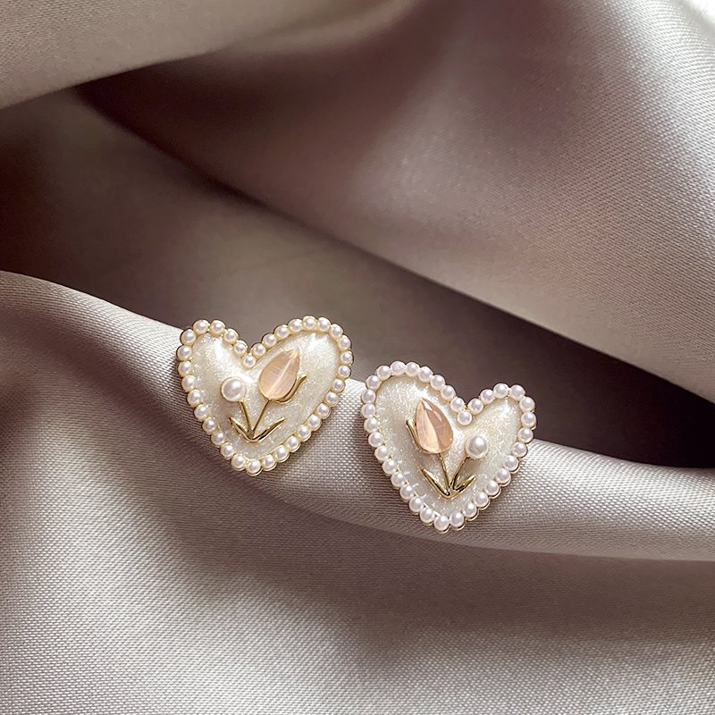 Tulip Love Pearl Earrings for Women 2024 New Explosive Style Earrings with Light Luxury, High Grade, and Niche Earrings