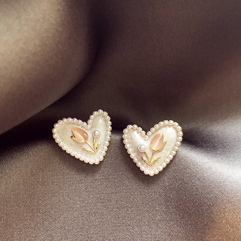 Tulip Love Pearl Earrings for Women 2024 New Explosive Style Earrings with Light Luxury, High Grade, and Niche Earrings