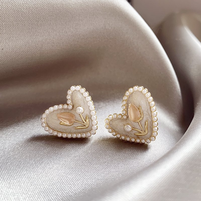 Tulip Love Pearl Earrings for Women 2024 New Explosive Style Earrings with Light Luxury, High Grade, and Niche Earrings