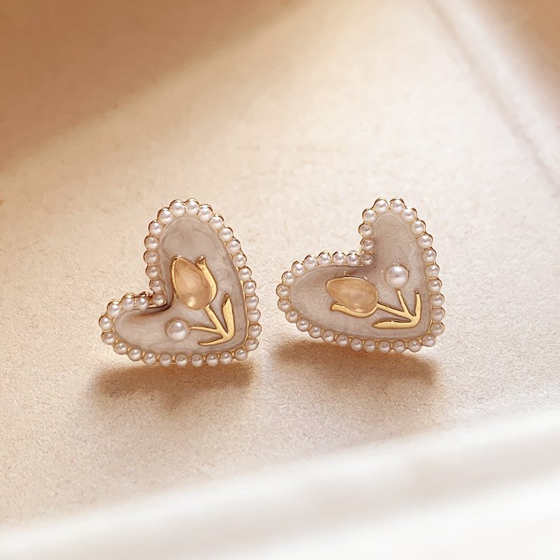 Tulip Love Pearl Earrings for Women, 2024 New Popular Style, Light Luxury, High Grade, Elegant, Elegant Earrings and Accessories