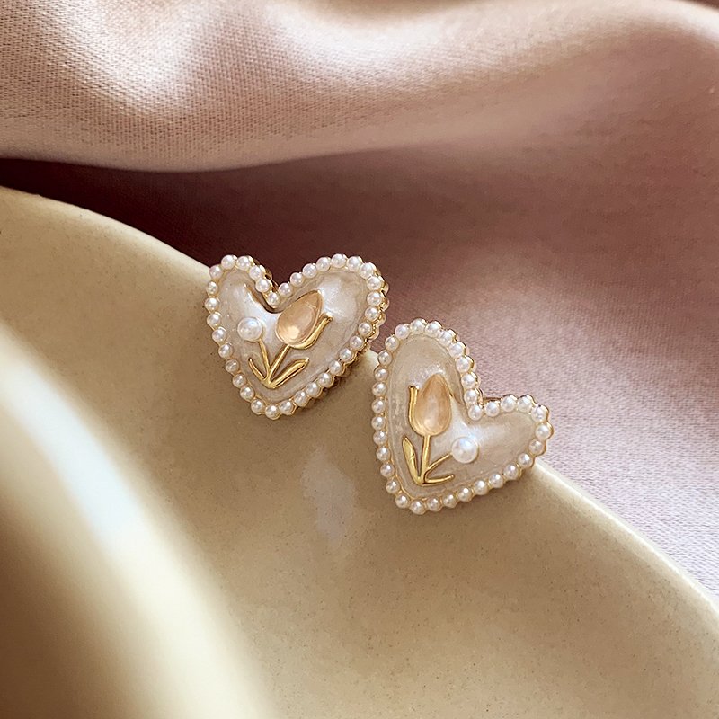 Tulip Love Pearl Earrings for Women, 2024 New Popular Style, Light Luxury, High Grade, Elegant, Elegant Earrings and Accessories