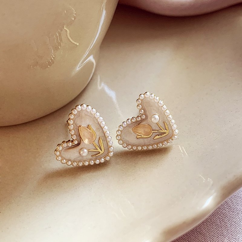 Tulip Love Pearl Earrings for Women, 2024 New Popular Style, Light Luxury, High Grade, Elegant, Elegant Earrings and Accessories