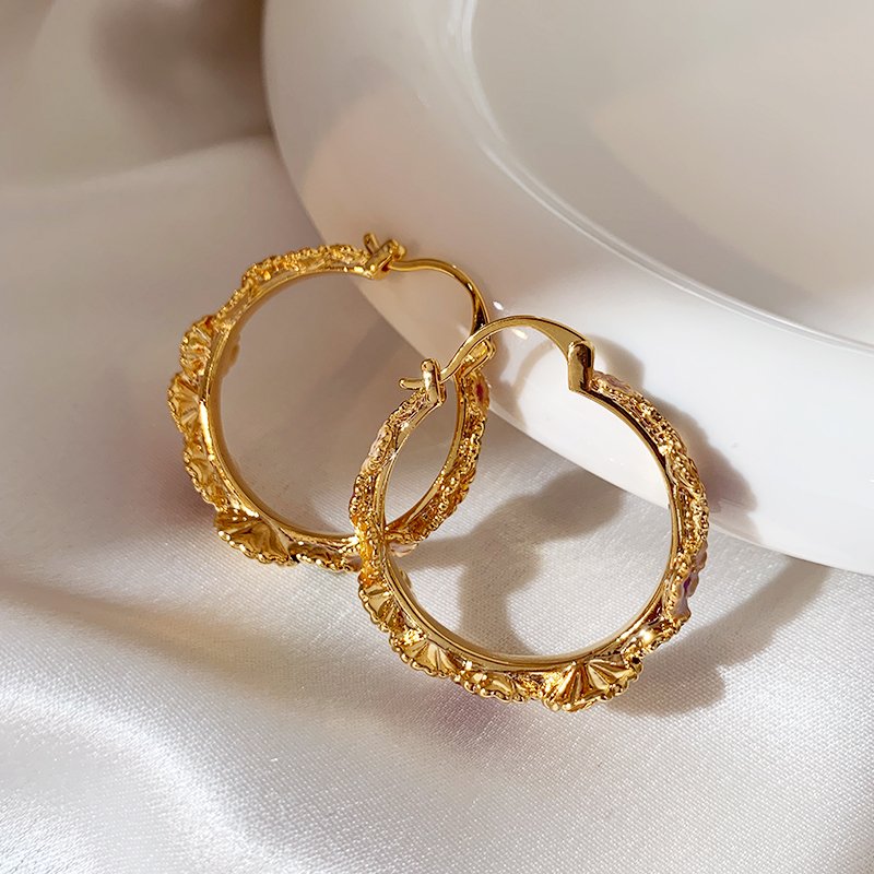 Unique circle earrings with a light luxury and high-end feel, daisy flower earrings, female 2024 new popular earrings, temperament earrings