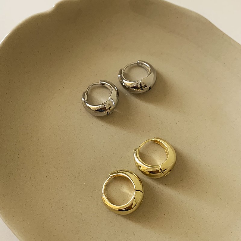 Water droplet plain ring earrings for women with a light luxury and high-end feel, unique earrings, 2024 new popular gold temperament earrings, earrings