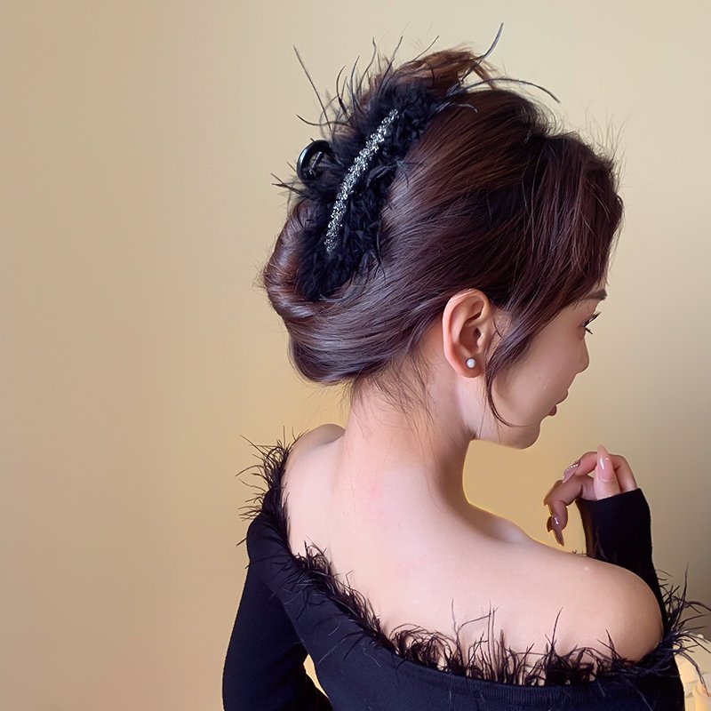 Wheat Feather Grab Clip Female Ostrich Hair Shark Clip Hair Accessory 2024 New Back of Head Disc Hair Accessory