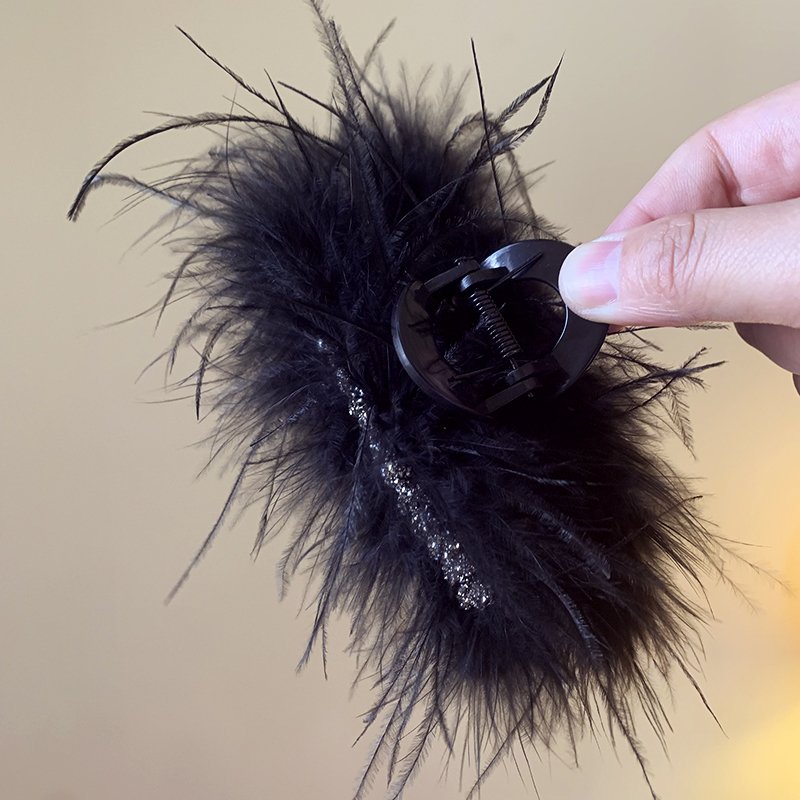 Wheat Feather Grab Clip Female Ostrich Hair Shark Clip Hair Accessory 2024 New Back of Head Disc Hair Accessory