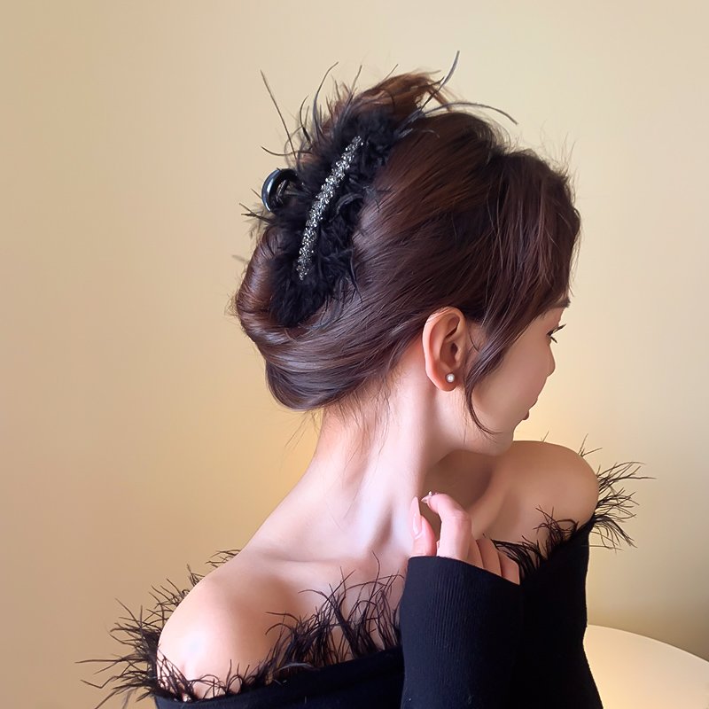 Wheat Feather Grab Clip Female Ostrich Hair Shark Clip Hair Accessory 2024 New Back of Head Disc Hair Accessory