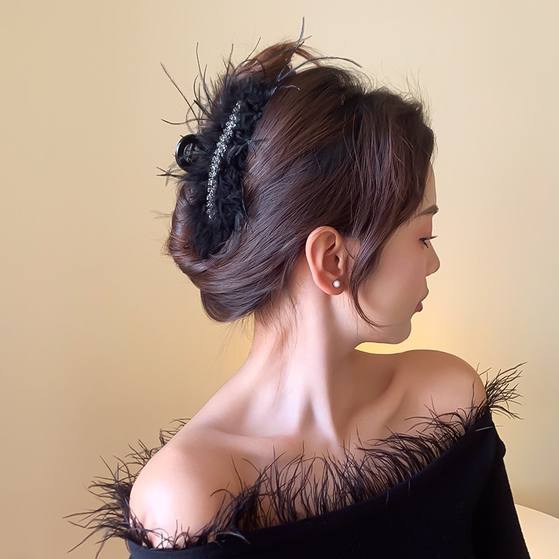 Wheat Feather Grab Clip Female Ostrich Hair Shark Clip Hair Accessory 2024 New Back of Head Disc Hair Accessory