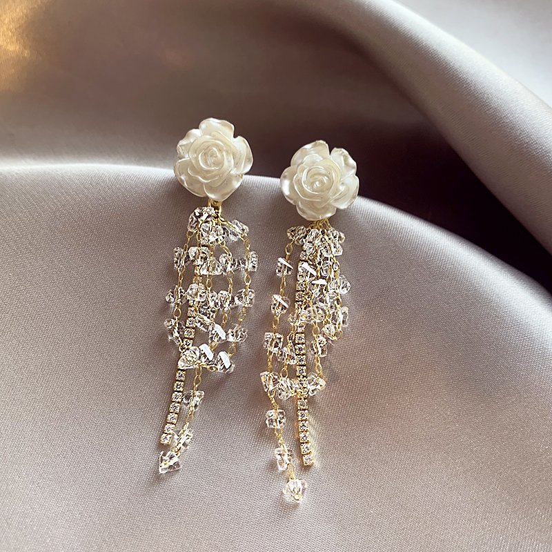 White camellia tassel earrings for women with a high-end feel, light luxury, niche earrings, 2024 new popular style, temperament earrings