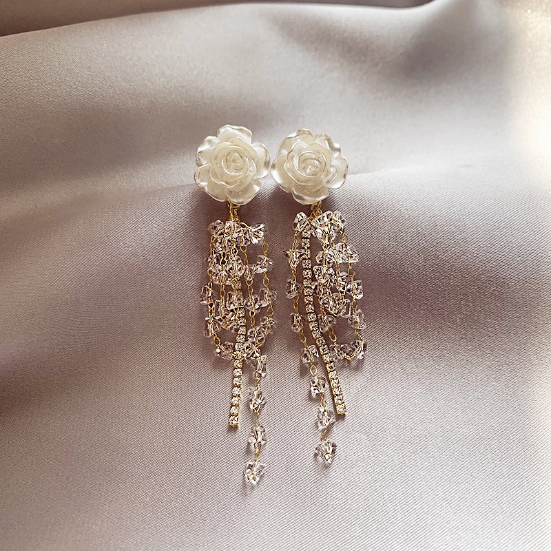 White camellia tassel earrings for women with a high-end feel, light luxury, niche earrings, 2024 new popular style, temperament earrings