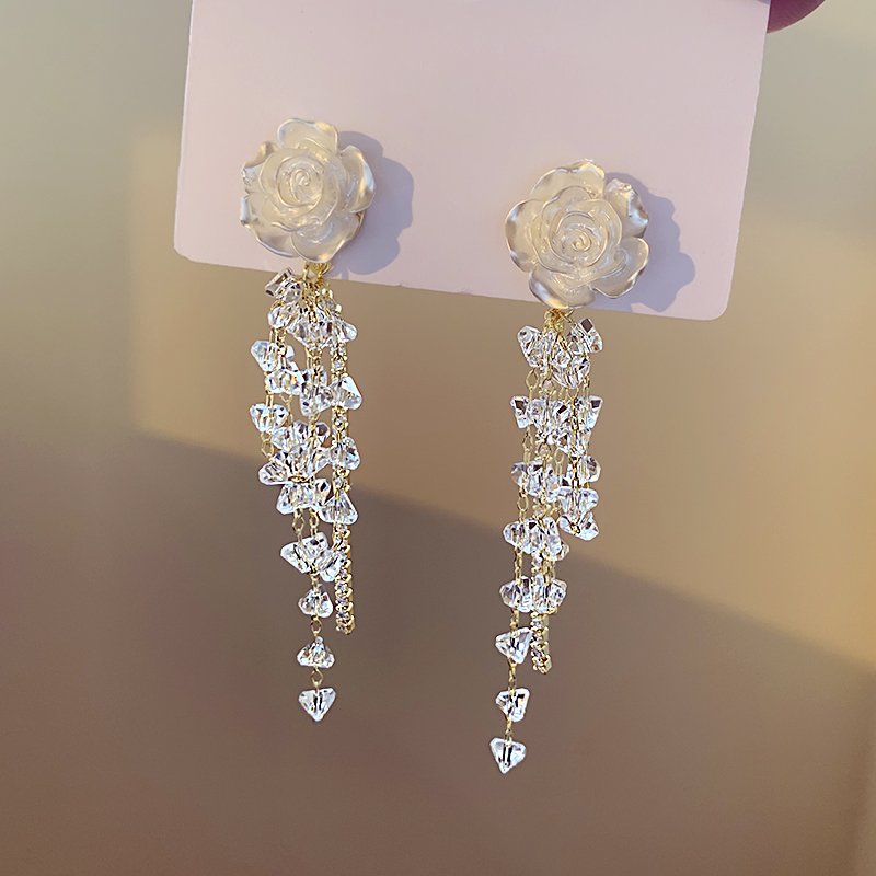 White camellia tassel earrings for women with a high-end feel, light luxury, niche earrings, 2024 new popular style, temperament earrings