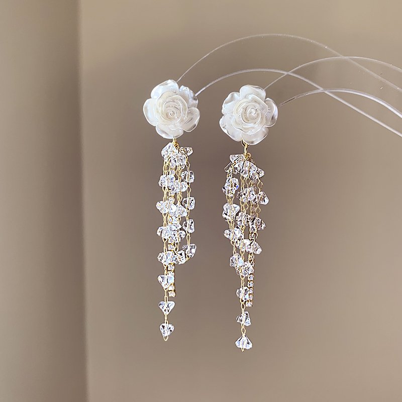 White camellia tassel earrings for women with a high-end feel, light luxury, niche earrings, 2024 new popular style, temperament earrings